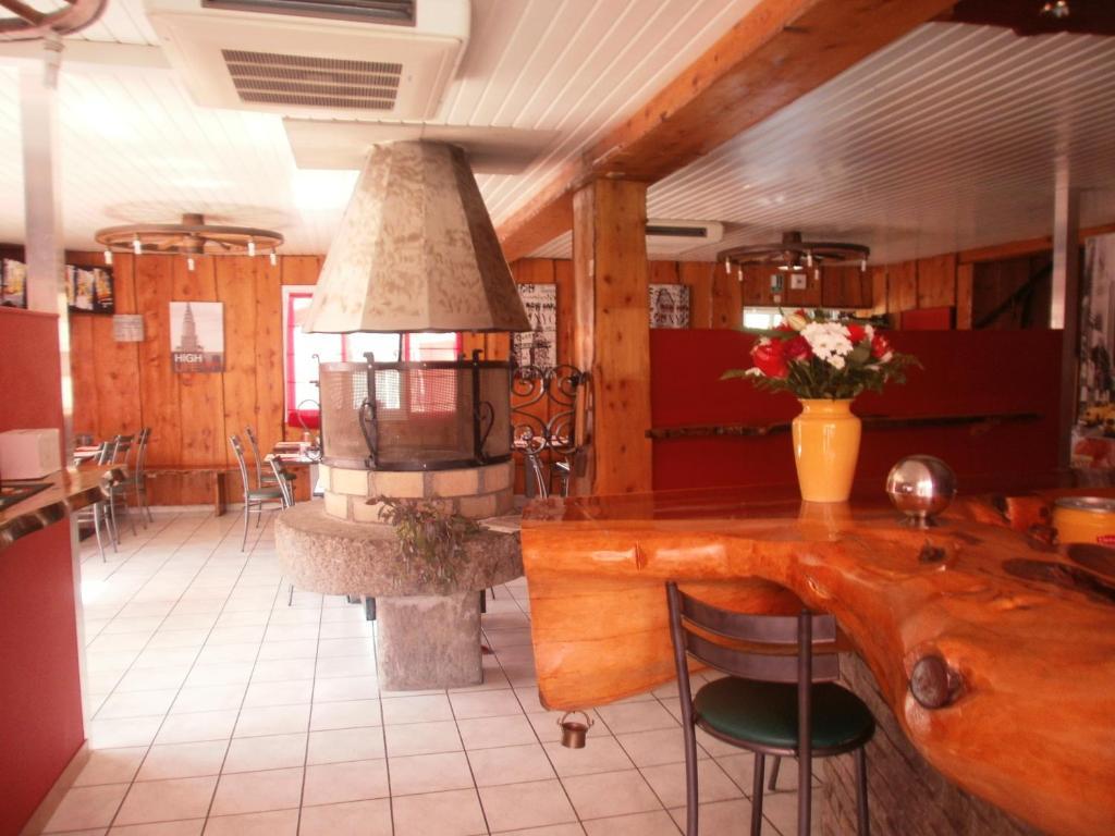 Hotel Restaurant Lancheton Saint-Julien-Mont-Denis Buitenkant foto